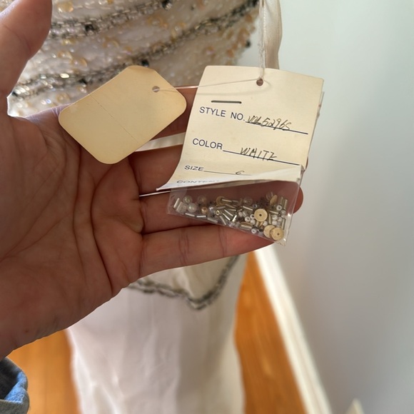 cross-listed               *SOLD*           Vintage 100% pure silk, winter white - Picture 7 of 10